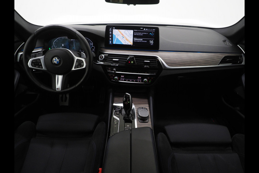 BMW 5 Serie Touring 530e M Sport Shadow Line | LaserLED | Trekhaak | Harman/Kardon | 360 | HUD | Sfeerlicht | Keyless | Carplay