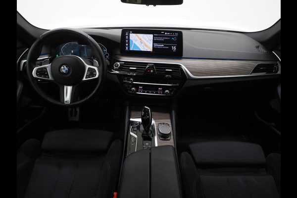 BMW 5 Serie Touring 530e M Sport Shadow Line | LaserLED | Trekhaak | Harman/Kardon | 360 | HUD | Sfeerlicht | Keyless | Carplay