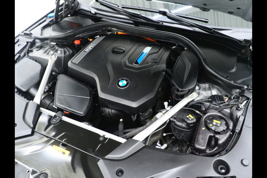 BMW 5 Serie Touring 530e M Sport Shadow Line | LaserLED | Trekhaak | Harman/Kardon | 360 | HUD | Sfeerlicht | Keyless | Carplay