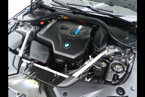 BMW 5 Serie Touring 530e M Sport Shadow Line | LaserLED | Trekhaak | Harman/Kardon | 360 | HUD | Sfeerlicht | Keyless | Carplay