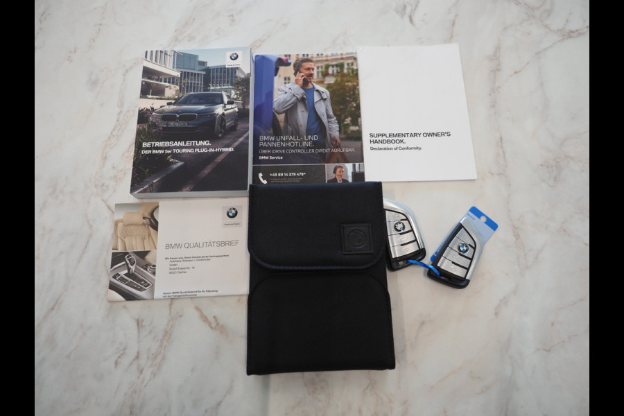 BMW 5 Serie Touring 530e M Sport Shadow Line | LaserLED | Trekhaak | Harman/Kardon | 360 | HUD | Sfeerlicht | Keyless | Carplay