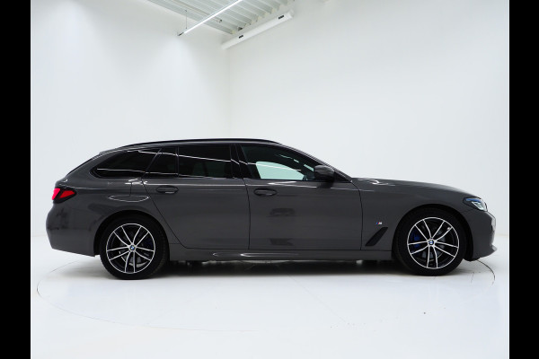 BMW 5 Serie Touring 530e M Sport Shadow Line | LaserLED | Trekhaak | Harman/Kardon | 360 | HUD | Sfeerlicht | Keyless | Carplay