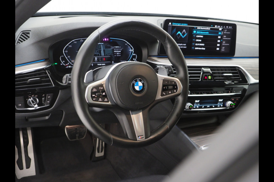 BMW 5 Serie Touring 530e M Sport Shadow Line | LaserLED | Trekhaak | Harman/Kardon | 360 | HUD | Sfeerlicht | Keyless | Carplay