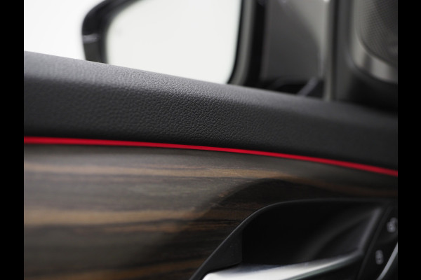 BMW 5 Serie Touring 530e M Sport Shadow Line | LaserLED | Trekhaak | Harman/Kardon | 360 | HUD | Sfeerlicht | Keyless | Carplay