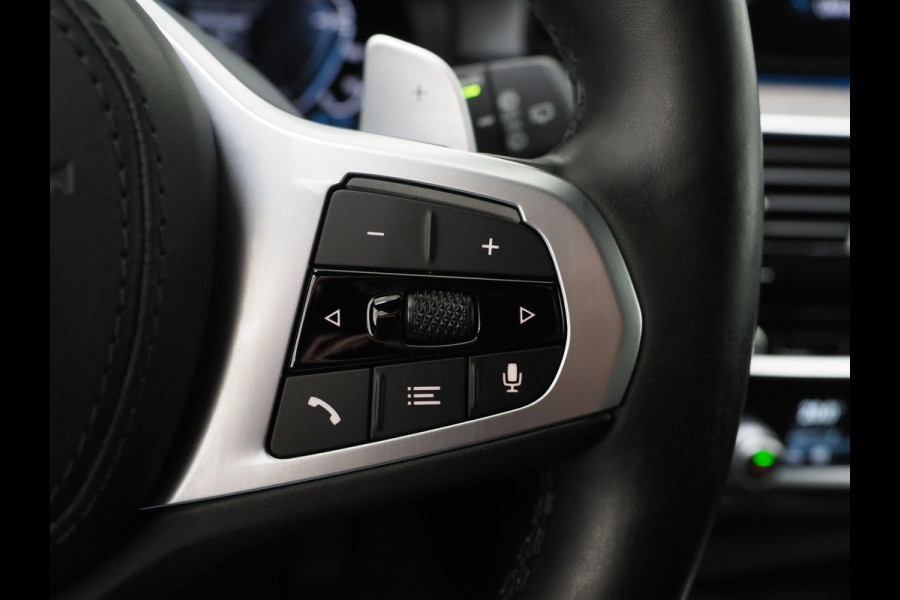 BMW 5 Serie Touring 530e M Sport Shadow Line | LaserLED | Trekhaak | Harman/Kardon | 360 | HUD | Sfeerlicht | Keyless | Carplay