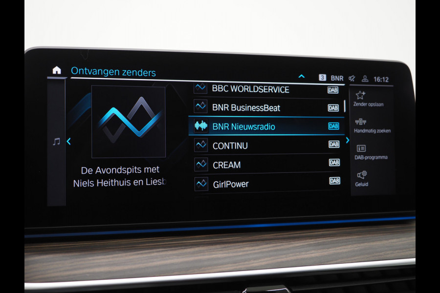 BMW 5 Serie Touring 530e M Sport Shadow Line | LaserLED | Trekhaak | Harman/Kardon | 360 | HUD | Sfeerlicht | Keyless | Carplay