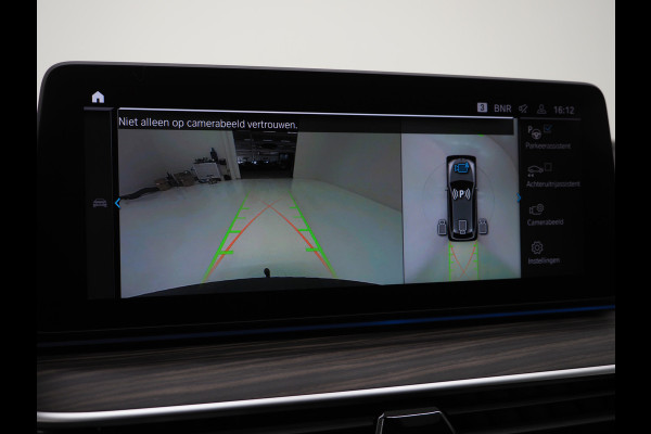 BMW 5 Serie Touring 530e M Sport Shadow Line | LaserLED | Trekhaak | Harman/Kardon | 360 | HUD | Sfeerlicht | Keyless | Carplay