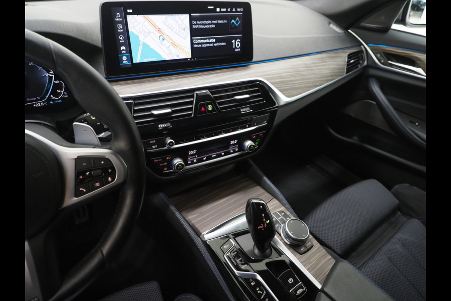 BMW 5 Serie Touring 530e M Sport Shadow Line | LaserLED | Trekhaak | Harman/Kardon | 360 | HUD | Sfeerlicht | Keyless | Carplay