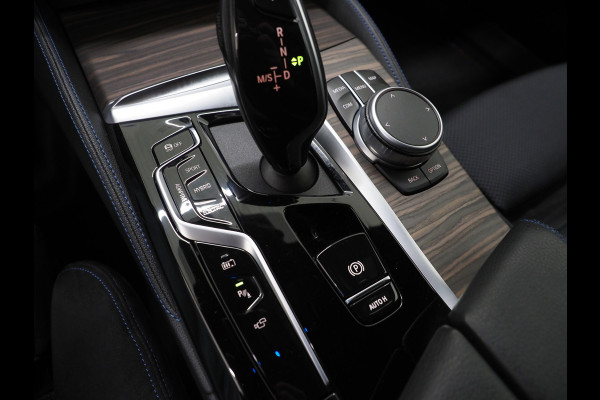 BMW 5 Serie Touring 530e M Sport Shadow Line | LaserLED | Trekhaak | Harman/Kardon | 360 | HUD | Sfeerlicht | Keyless | Carplay