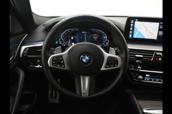 BMW 5 Serie Touring 530e M Sport Shadow Line | LaserLED | Trekhaak | Harman/Kardon | 360 | HUD | Sfeerlicht | Keyless | Carplay