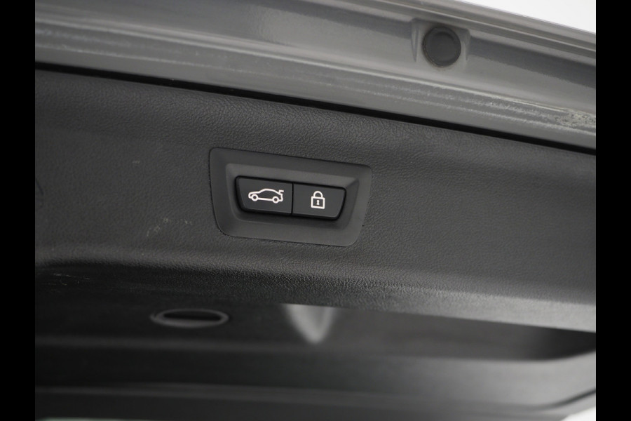 BMW 5 Serie Touring 530e M Sport Shadow Line | LaserLED | Trekhaak | Harman/Kardon | 360 | HUD | Sfeerlicht | Keyless | Carplay