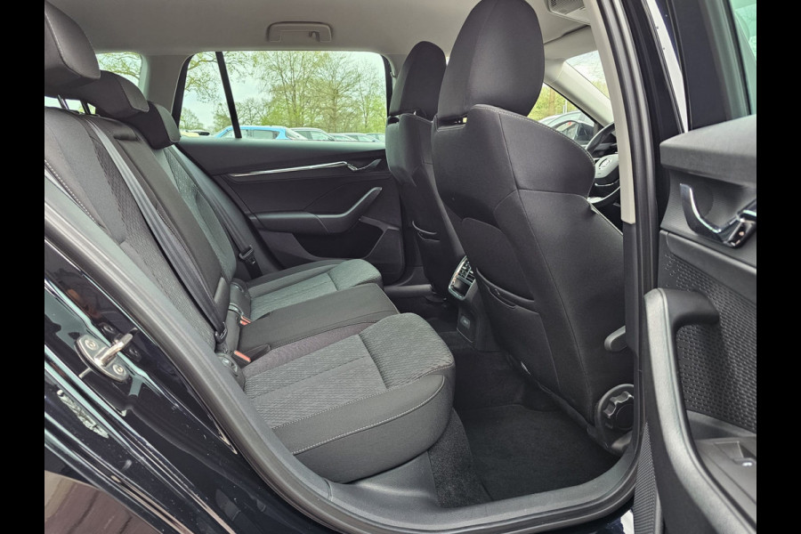 Škoda Octavia Combi 1.4 TSI iV PHEV Business Edition Plus | LED | Trekhaak | Stoelvewarming | Camera | SmartLink | ACC | Lane Assist |