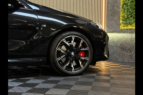 BMW 1-serie 120 M Sport Design Edition |FABRIEKSGARANTIE|DEALER ONDERHOUDEN|KEYLESS|CARPLAY|CAMERA|19INCH|SFEERVERLICHTING|