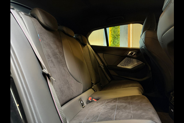 BMW 1-serie 120 M Sport Design Edition |FABRIEKSGARANTIE|DEALER ONDERHOUDEN|KEYLESS|CARPLAY|CAMERA|19INCH|SFEERVERLICHTING|