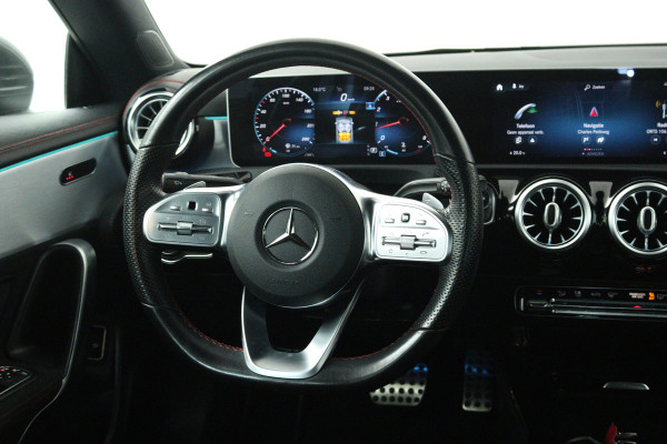 Mercedes-Benz CLA-Klasse 200 Business Solution AMG (SFEERVERLICHTING, CAMERA, LED, STOELVERWARMING, DEALER ONDERHOUDEN)