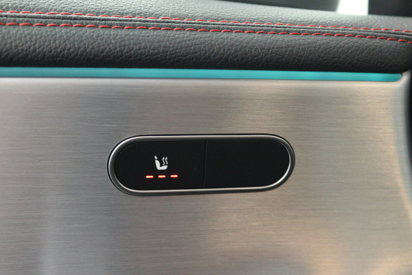 Mercedes-Benz CLA-Klasse 200 Business Solution AMG (SFEERVERLICHTING, CAMERA, LED, STOELVERWARMING, DEALER ONDERHOUDEN)