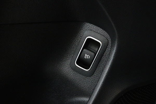 Mercedes-Benz CLA-Klasse 200 Business Solution AMG (SFEERVERLICHTING, CAMERA, LED, STOELVERWARMING, DEALER ONDERHOUDEN)