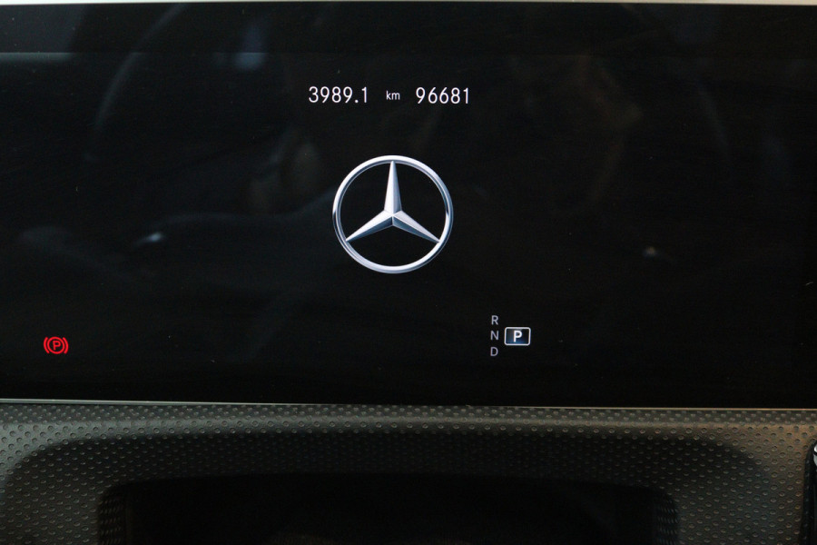 Mercedes-Benz CLA-Klasse 200 Business Solution AMG (SFEERVERLICHTING, CAMERA, LED, STOELVERWARMING, DEALER ONDERHOUDEN)