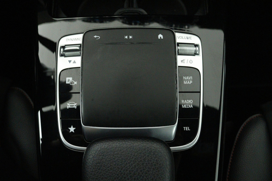 Mercedes-Benz CLA-Klasse 200 Business Solution AMG (SFEERVERLICHTING, CAMERA, LED, STOELVERWARMING, DEALER ONDERHOUDEN)