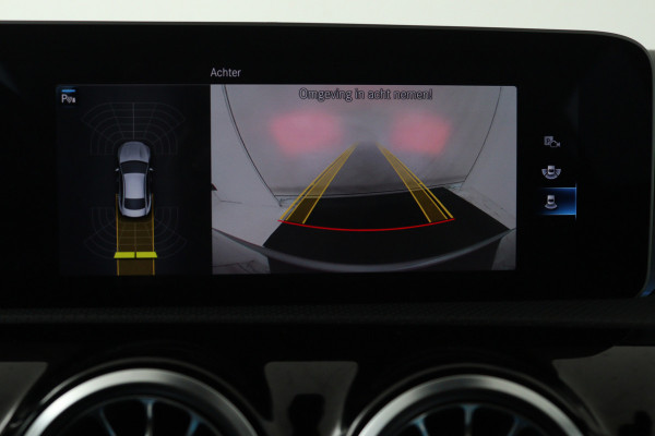 Mercedes-Benz CLA-Klasse 200 Business Solution AMG (SFEERVERLICHTING, CAMERA, LED, STOELVERWARMING, DEALER ONDERHOUDEN)
