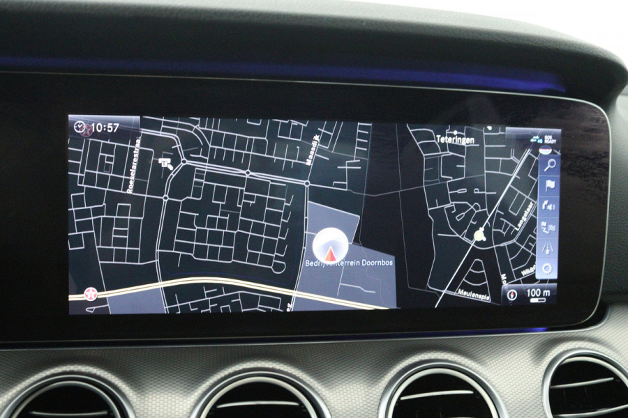 Mercedes-Benz E-Klasse 200 Premium (PANORAMADAK, SFEEVERLICHTING, CAMERA, STOELVERWARMING, DEALER ONDERHOUDEN)