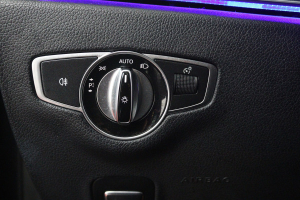 Mercedes-Benz E-Klasse 200 Premium (PANORAMADAK, SFEEVERLICHTING, CAMERA, STOELVERWARMING, DEALER ONDERHOUDEN)