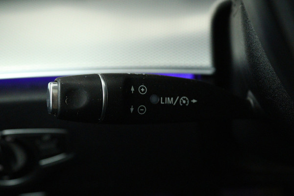 Mercedes-Benz E-Klasse 200 Premium (PANORAMADAK, SFEEVERLICHTING, CAMERA, STOELVERWARMING, DEALER ONDERHOUDEN)