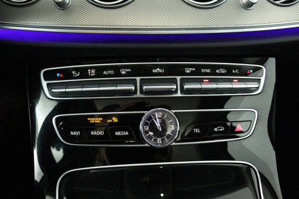 Mercedes-Benz E-Klasse 200 Premium (PANORAMADAK, SFEEVERLICHTING, CAMERA, STOELVERWARMING, DEALER ONDERHOUDEN)