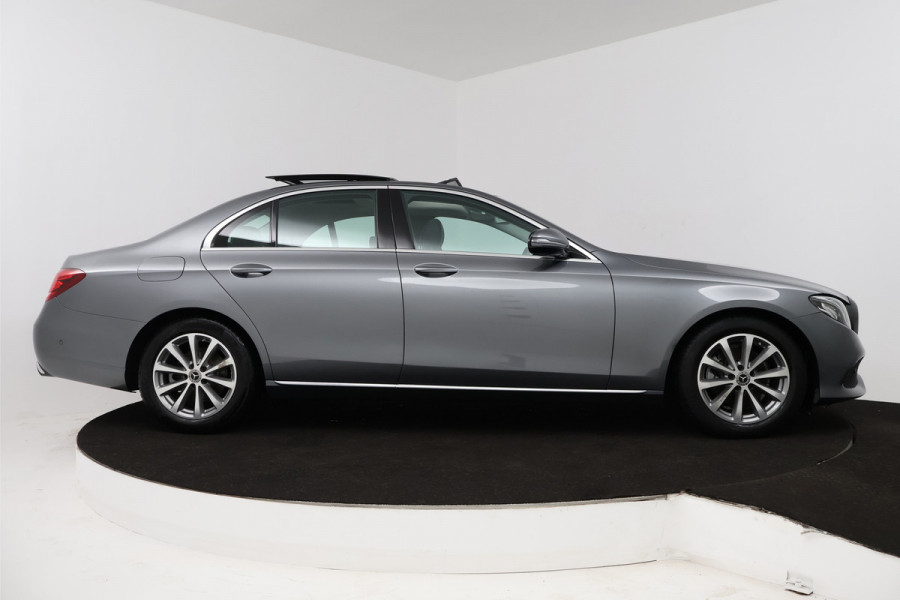Mercedes-Benz E-Klasse 200 Premium (PANORAMADAK, SFEEVERLICHTING, CAMERA, STOELVERWARMING, DEALER ONDERHOUDEN)