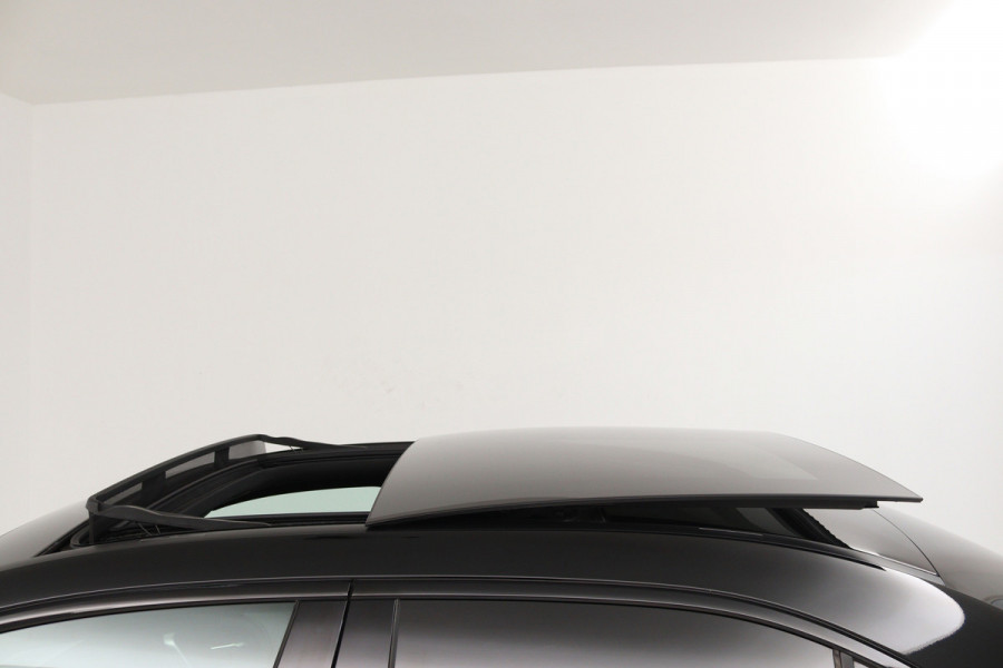 Mercedes-Benz A-Klasse 180 AMG Line (PANORAMADAK, SFEERVERLICHTING, CAMERA, STOELVERWARMING, 1e EIGENAAR, GOED ONDERHOUDEN)