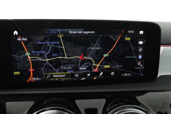 Mercedes-Benz A-Klasse 180 AMG Line (PANORAMADAK, SFEERVERLICHTING, CAMERA, STOELVERWARMING, 1e EIGENAAR, GOED ONDERHOUDEN)