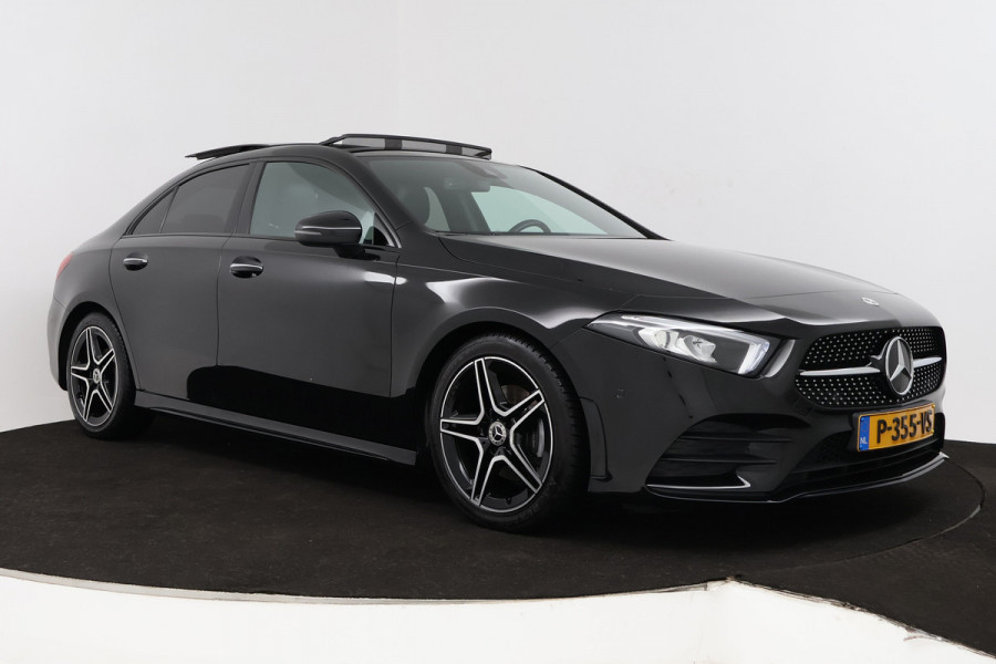 Mercedes-Benz A-Klasse 180 AMG Line (PANORAMADAK, SFEERVERLICHTING, CAMERA, STOELVERWARMING, 1e EIGENAAR, GOED ONDERHOUDEN)