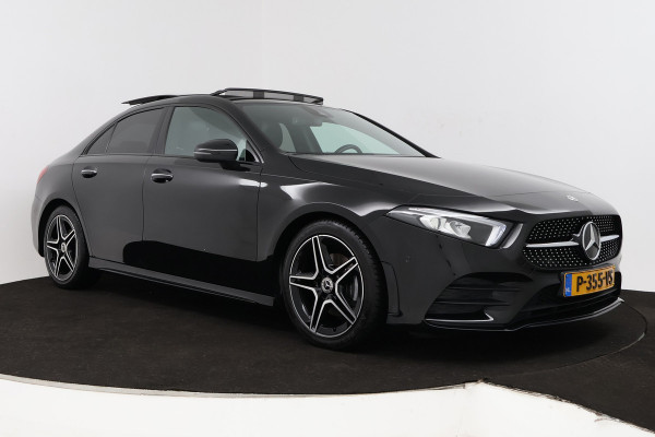 Mercedes-Benz A-Klasse 180 AMG Line (PANORAMADAK, SFEERVERLICHTING, CAMERA, STOELVERWARMING, 1e EIGENAAR, GOED ONDERHOUDEN)