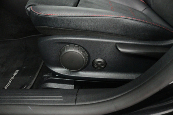 Mercedes-Benz A-Klasse 180 AMG Line (PANORAMADAK, SFEERVERLICHTING, CAMERA, STOELVERWARMING, 1e EIGENAAR, GOED ONDERHOUDEN)