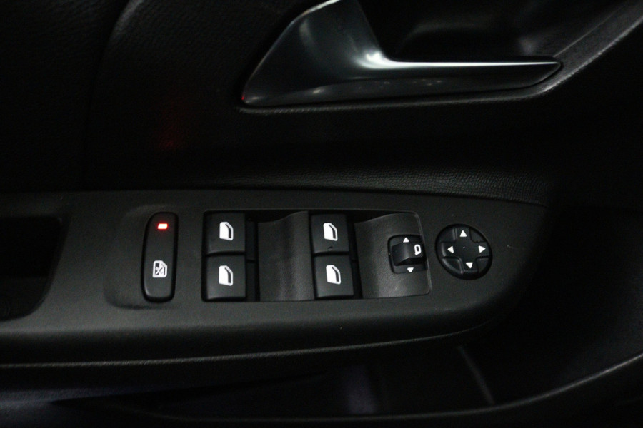 Opel Corsa 1.2 Elegance Automaat (CRUISE, CARPLAY NAVIGATIE, LED, 1e EIGENAAR, GOED ONDERHOUDEN)