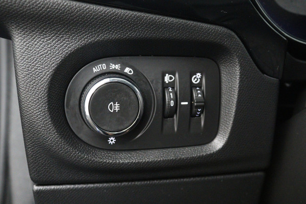 Opel Corsa 1.2 Elegance Automaat (CRUISE, CARPLAY NAVIGATIE, LED, 1e EIGENAAR, GOED ONDERHOUDEN)