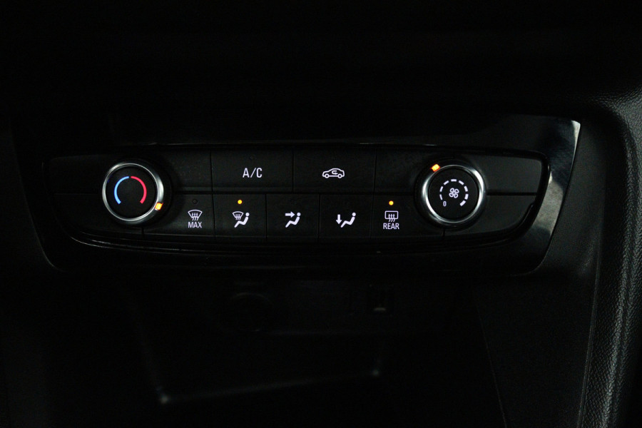 Opel Corsa 1.2 Elegance Automaat (CRUISE, CARPLAY NAVIGATIE, LED, 1e EIGENAAR, GOED ONDERHOUDEN)