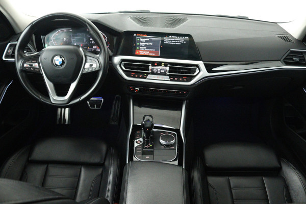 BMW 3-serie 330i High Executive (PANORAMADAK, STOELVERWARMING, CAMERA, COMFORTZETELS, DEALER ONDERHOUDEN)