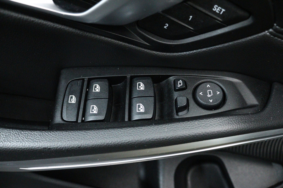 BMW 3-serie 330i High Executive (PANORAMADAK, STOELVERWARMING, CAMERA, COMFORTZETELS, DEALER ONDERHOUDEN)