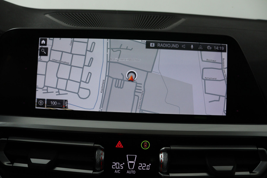 BMW 3-serie 330i High Executive (PANORAMADAK, STOELVERWARMING, CAMERA, COMFORTZETELS, DEALER ONDERHOUDEN)