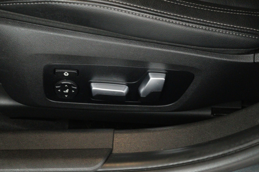 BMW 3-serie 330i High Executive (PANORAMADAK, STOELVERWARMING, CAMERA, COMFORTZETELS, DEALER ONDERHOUDEN)