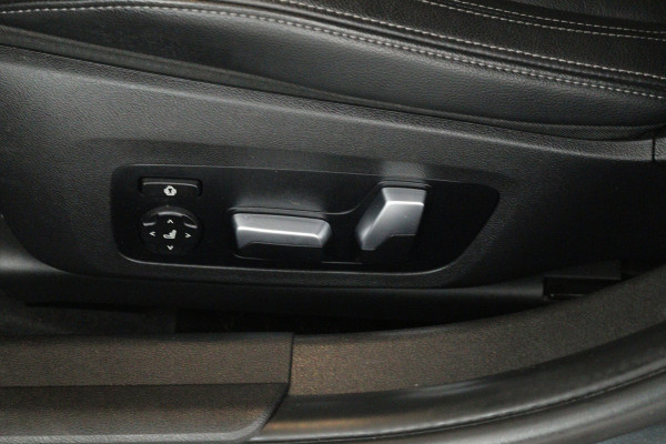 BMW 3-serie 330i High Executive (PANORAMADAK, STOELVERWARMING, CAMERA, COMFORTZETELS, DEALER ONDERHOUDEN)
