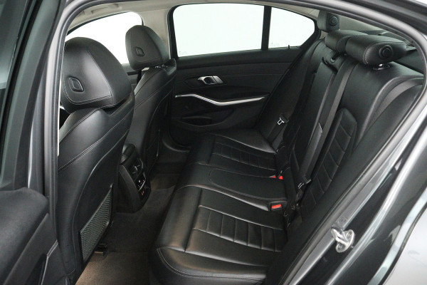 BMW 3-serie 330i High Executive (PANORAMADAK, STOELVERWARMING, CAMERA, COMFORTZETELS, DEALER ONDERHOUDEN)