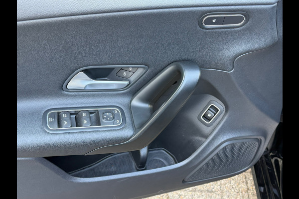 Mercedes-Benz CLA-Klasse Shooting Brake 250 e PHEV 218 Pk | Navigatie | Cruise | Climate | Half leder | 17".