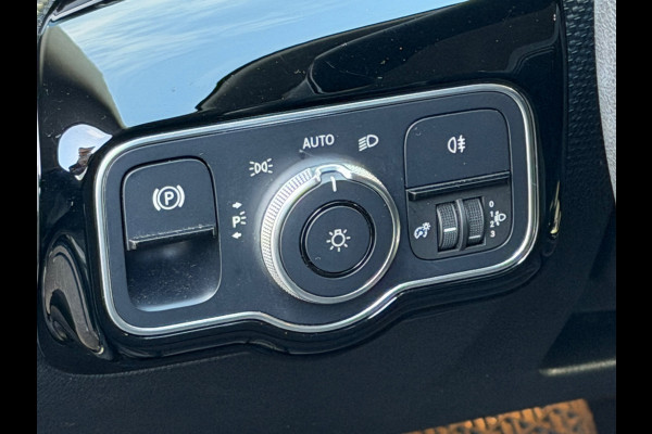 Mercedes-Benz CLA-Klasse Shooting Brake 250 e PHEV 218 Pk | Navigatie | Cruise | Climate | Half leder | 17".