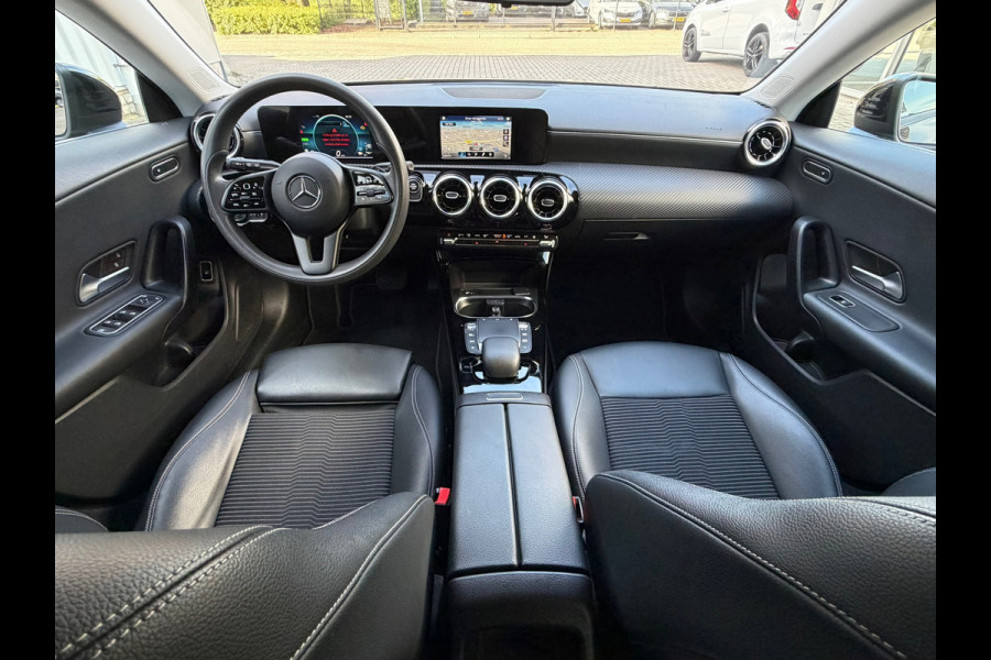 Mercedes-Benz CLA-Klasse Shooting Brake 250 e PHEV 218 Pk | Navigatie | Cruise | Climate | Half leder | 17".