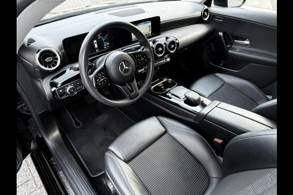 Mercedes-Benz CLA-Klasse Shooting Brake 250 e PHEV 218 Pk | Navigatie | Cruise | Climate | Half leder | 17".