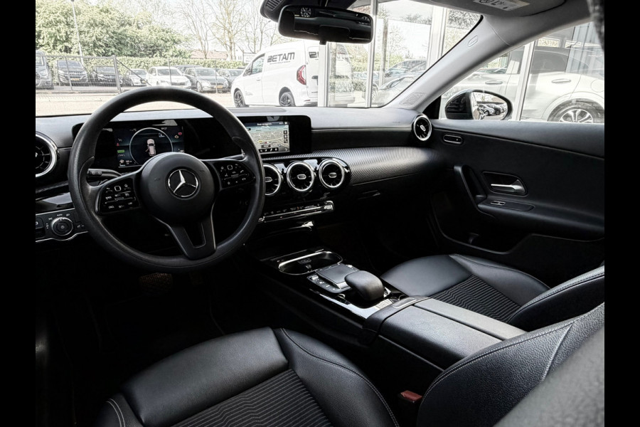 Mercedes-Benz CLA-Klasse Shooting Brake 250 e PHEV 218 Pk | Navigatie | Cruise | Climate | Half leder | 17".