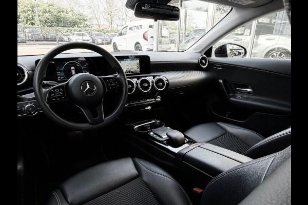 Mercedes-Benz CLA-Klasse Shooting Brake 250 e PHEV 218 Pk | Navigatie | Cruise | Climate | Half leder | 17".