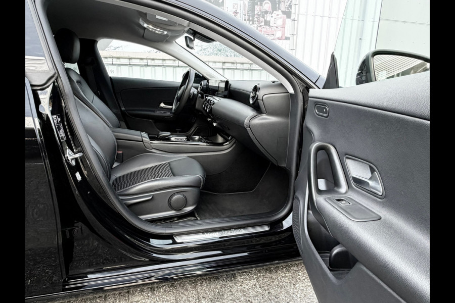 Mercedes-Benz CLA-Klasse Shooting Brake 250 e PHEV 218 Pk | Navigatie | Cruise | Climate | Half leder | 17".
